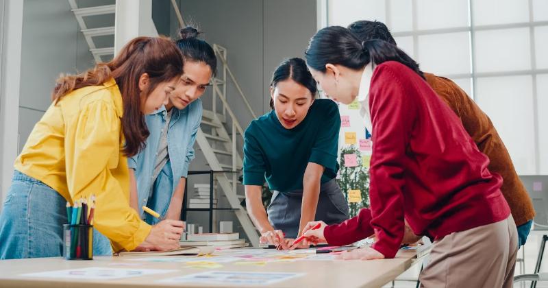Minh họa tầm quan trọng của việc thực hành bài tập kinh tế phát triển để nắm vững kiến thức chuyên ngành